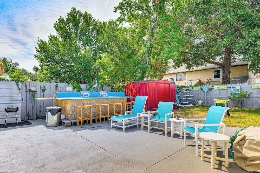 Fort Walton Beach Studio w/ Shared Pool & Patio!