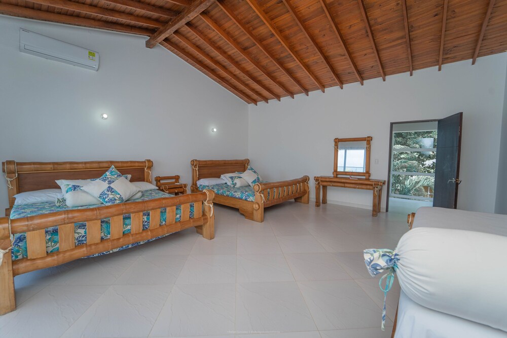 Villa El Francés 4BD WPool & Beach Front