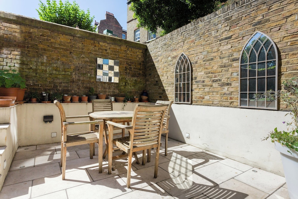 Holland Park Avenue VII by Onefinestay
