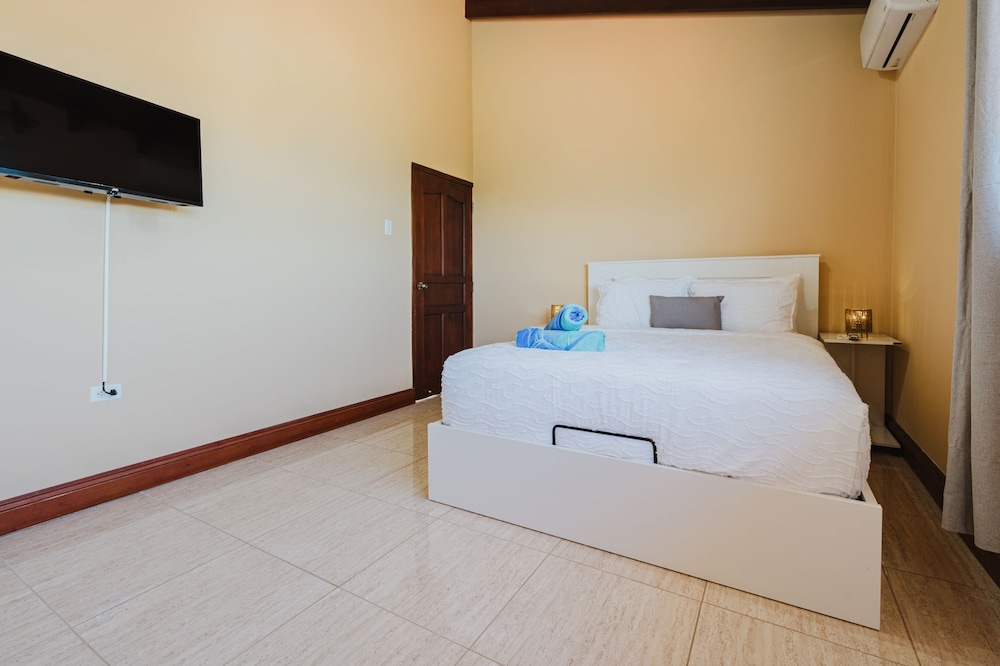 5 Bedroom Villa With Amazing View of Aruba Nature