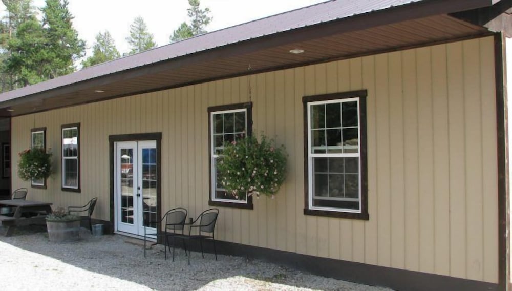 Evergreen Motel
