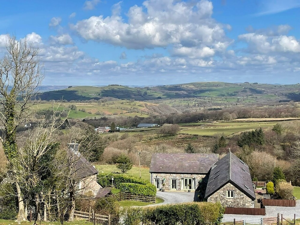 Rhiwddu Barns - Brecon Beacons National Park
