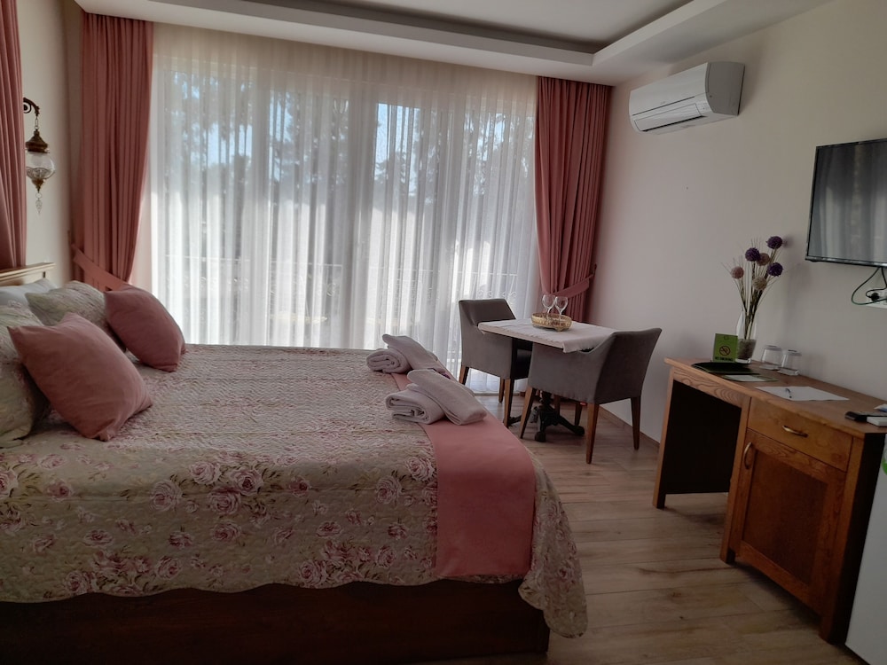 Infinity Ruby Hotel - Image 42