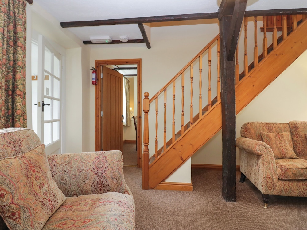 Riverside Cottage No 5