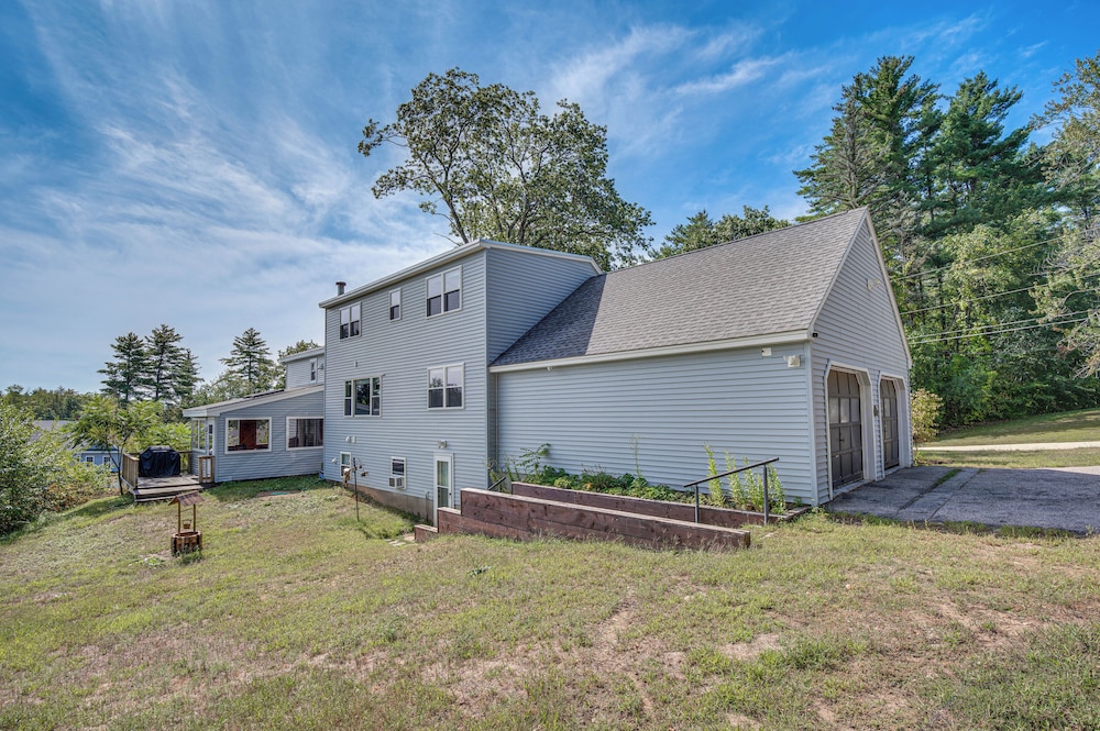 Golf, Hike & Explore: Family Home in Pembroke!