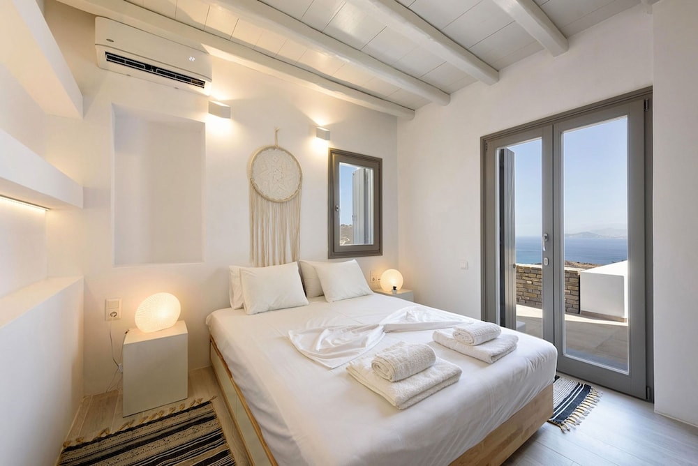 Rising Moon sea View Villa Near the Beach