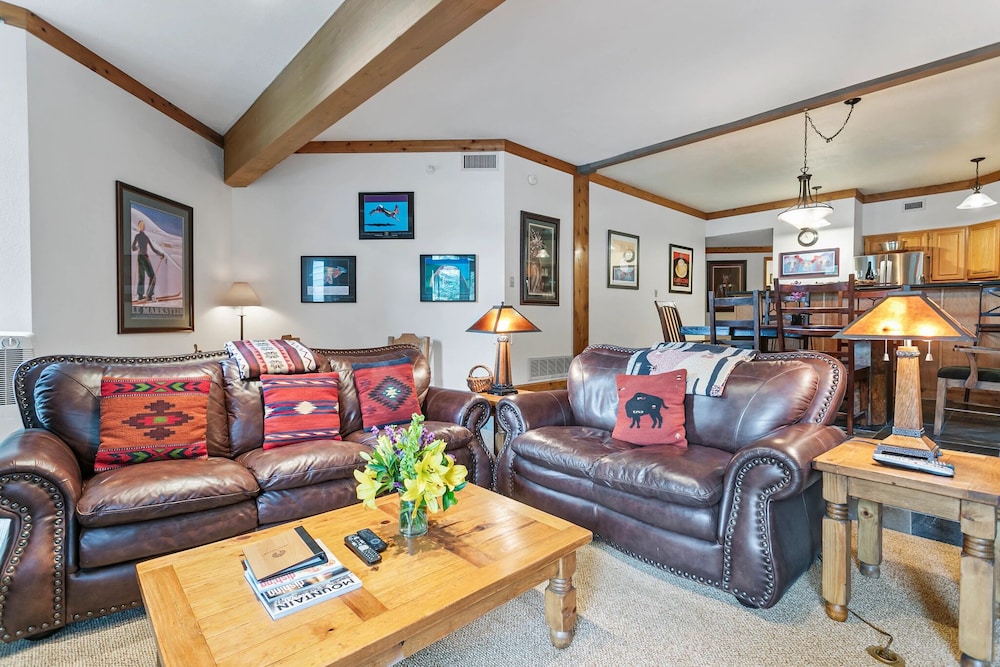 Powder Run at Deer Valley Resort - Two Bedroom Condo with Hot Tub #A12 2 Condo