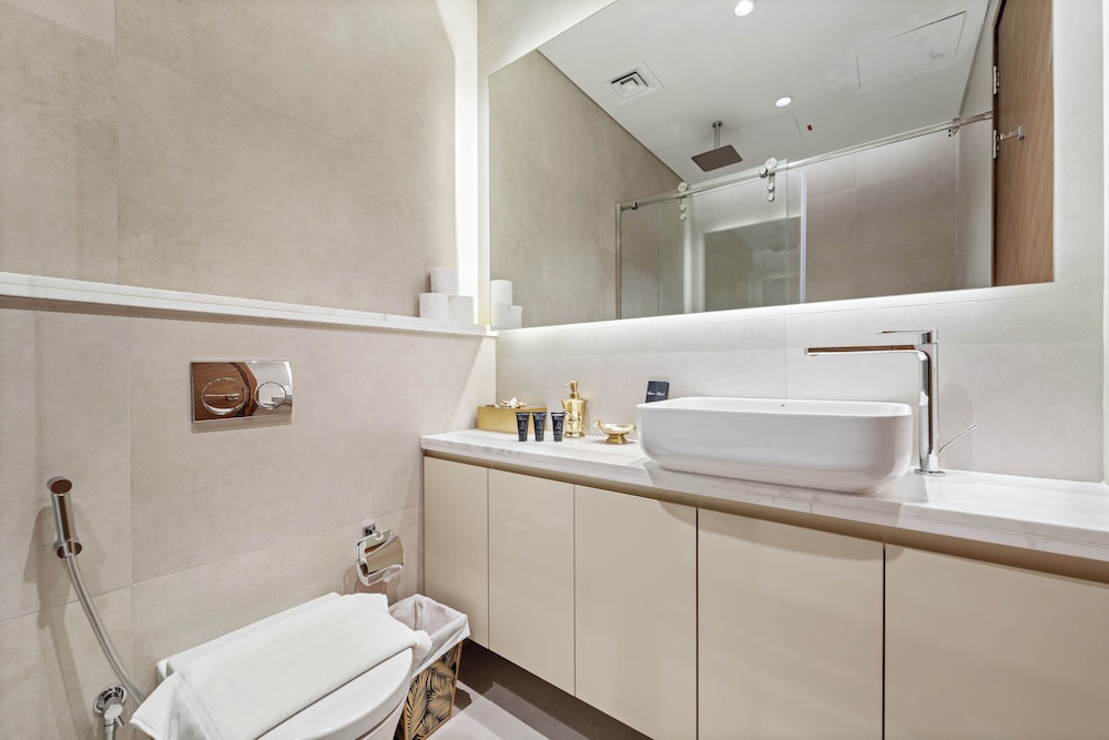 Brand New Stylish Unit near Circle Mall
