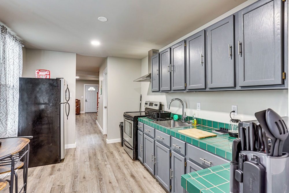 2 Mi to Dtwn Harrisburg! Convenient Duplex