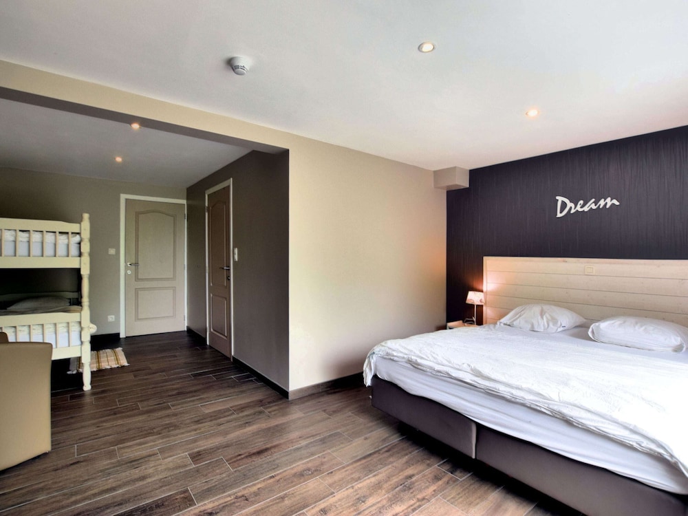 Luxurious Chalet in Beauraing With Sauna view 3