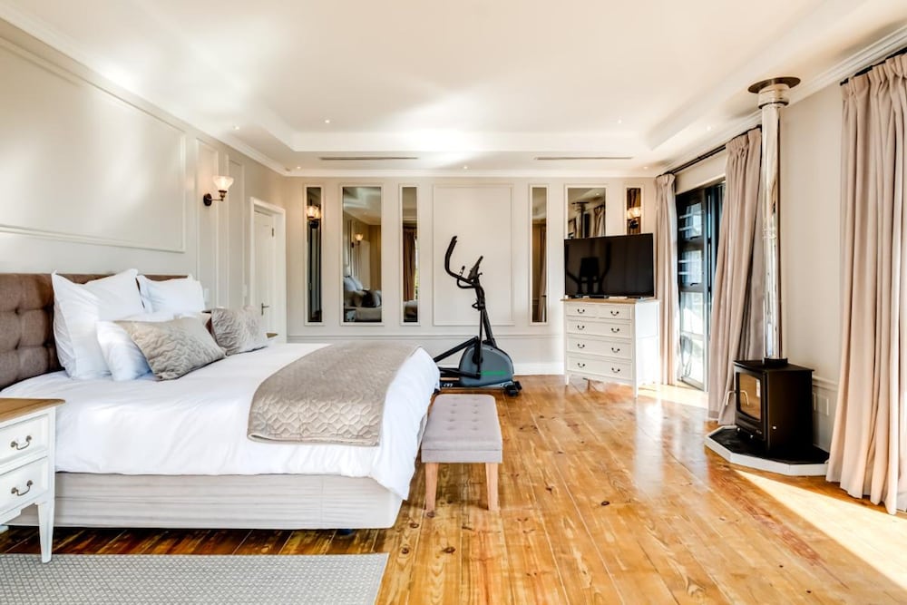 2bed Apt 5min Walk From Camps Bay Central Escape
