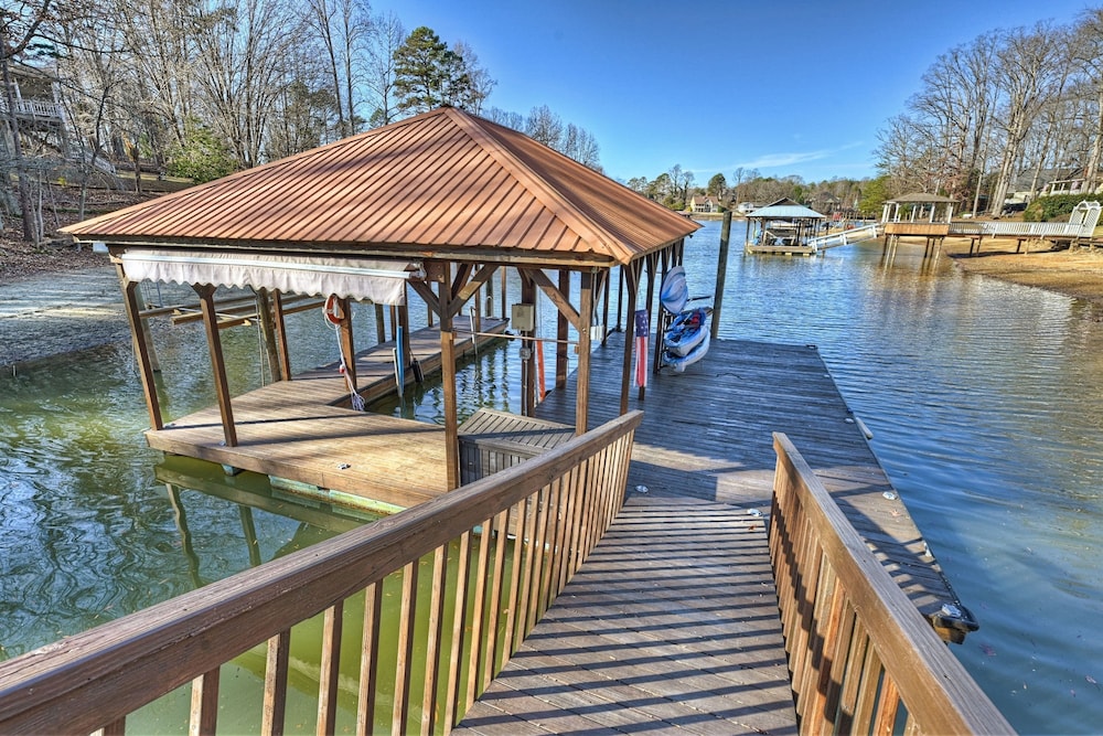 Winding Down by Avantstay Sleeps 20 Dock View