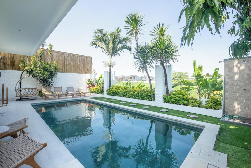 4 Bd Seminyak Retreat, Rice Fields 4 Mins to Beach