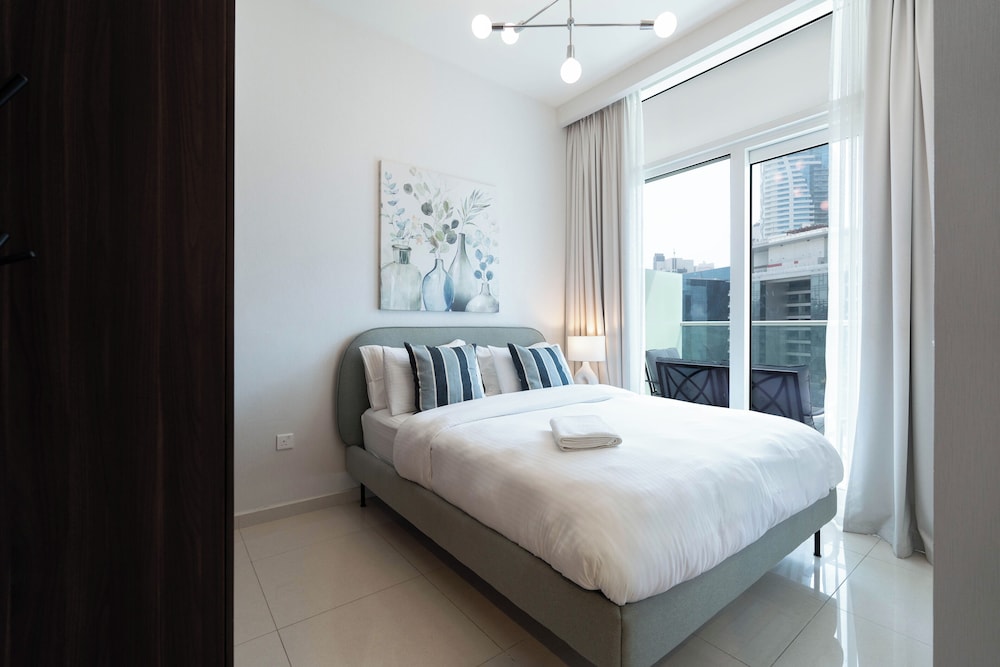 KeyRock - Premium Reva Stay with Pool