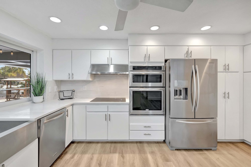 Waterfront Paradise Chic 3 BDR