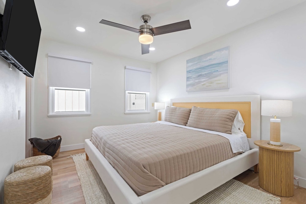 La Jolla Stay w/ Firepit & Walk to Beach Arenas