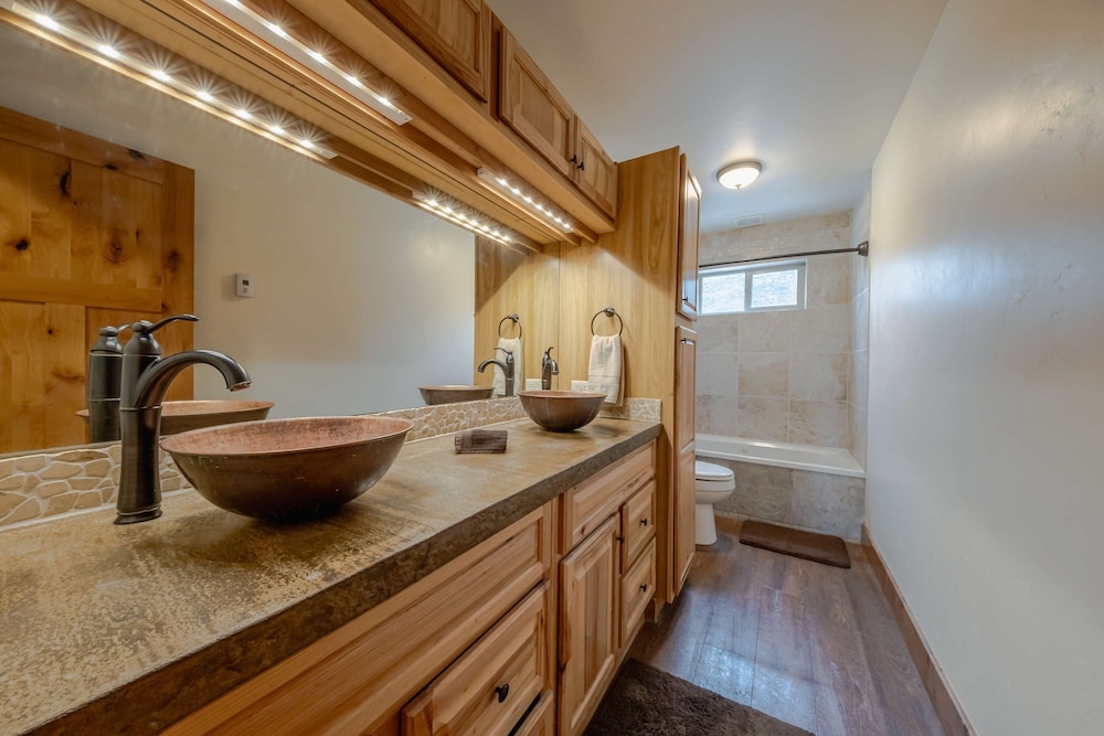 Flathead River Retreat For 15!