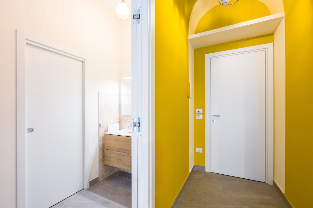 Central Station Housing - Apartment 1 by Wonderful Italy