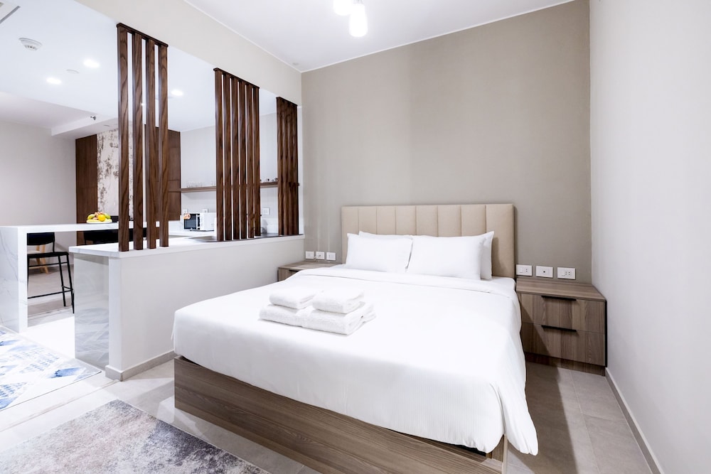 Vesta - Luxury Studio - Aeon Tower