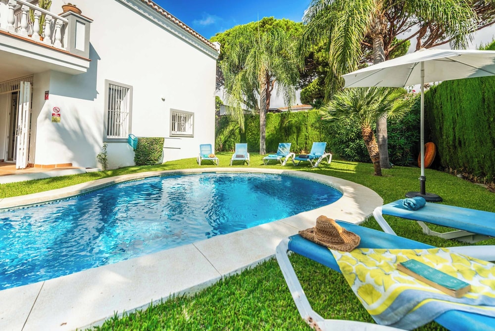 Villa Moongate