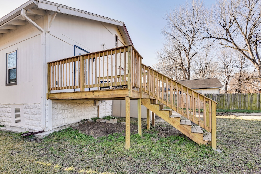 1 Mi to Tulsa Arts District: Updated Home w/ Deck!