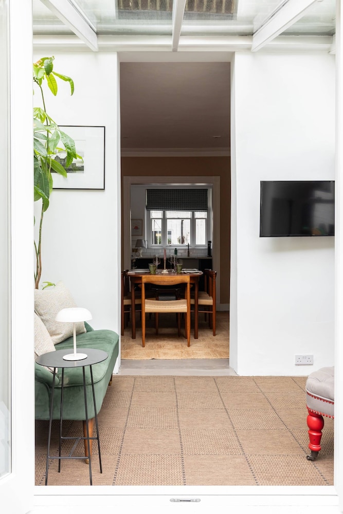 Alderney Street V by Onefinestay