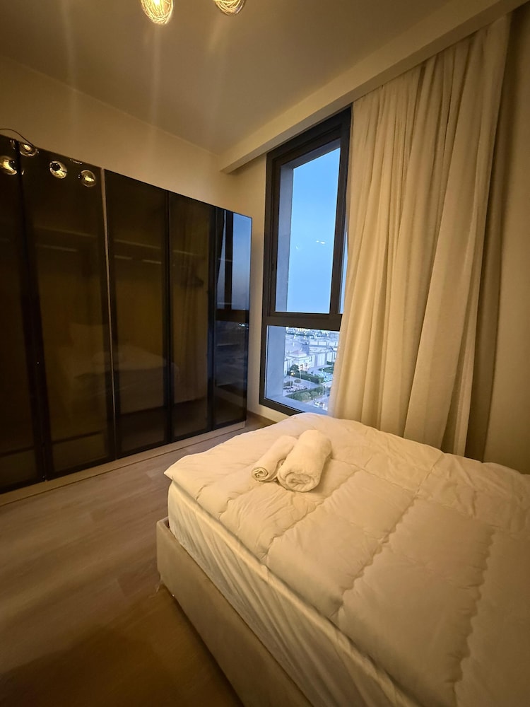 Alsawah Wide 3BR APT in aeon towers