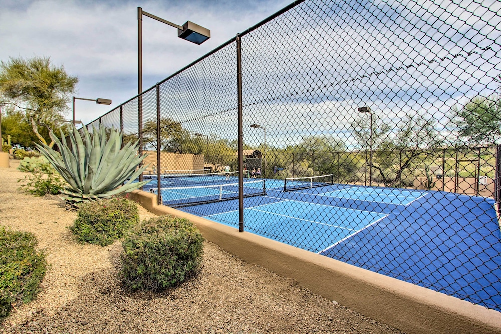 A Golfer's Retreat + Patio: Quiet Scottsdale Home
