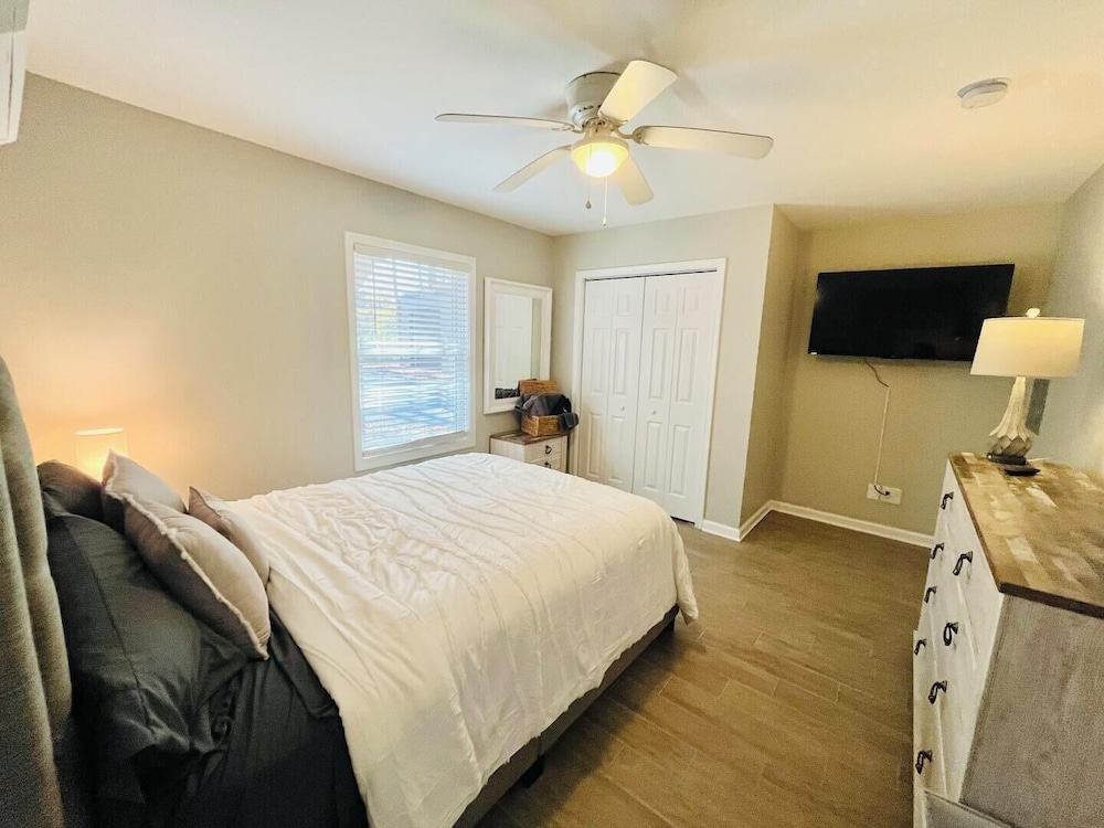 Central Avenue 33476