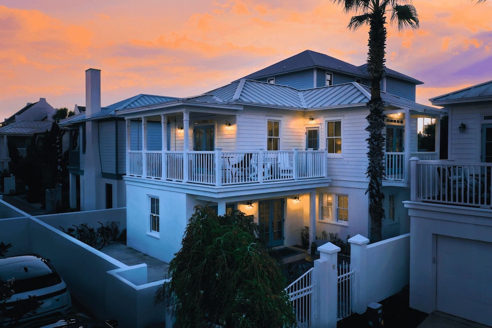 Steps to Rosemary Beach, Pool, Patio w/ Firepit The Salty Perch by Avantstay