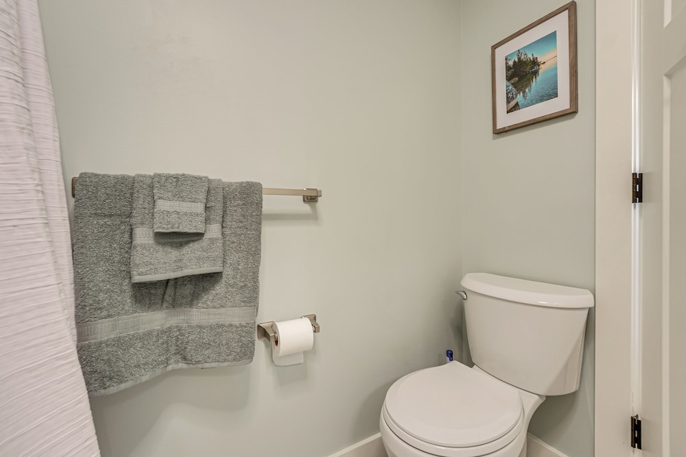 < 3 Mi to Double JJ Resort: Home w/ Large Yard!