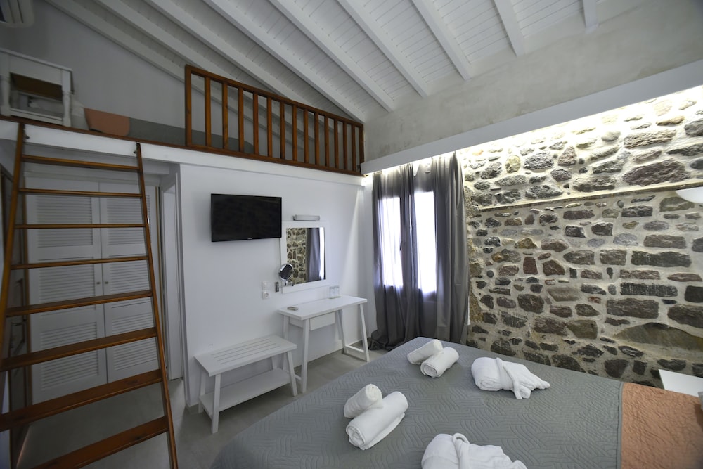 Olive Press Hotel & Apartments