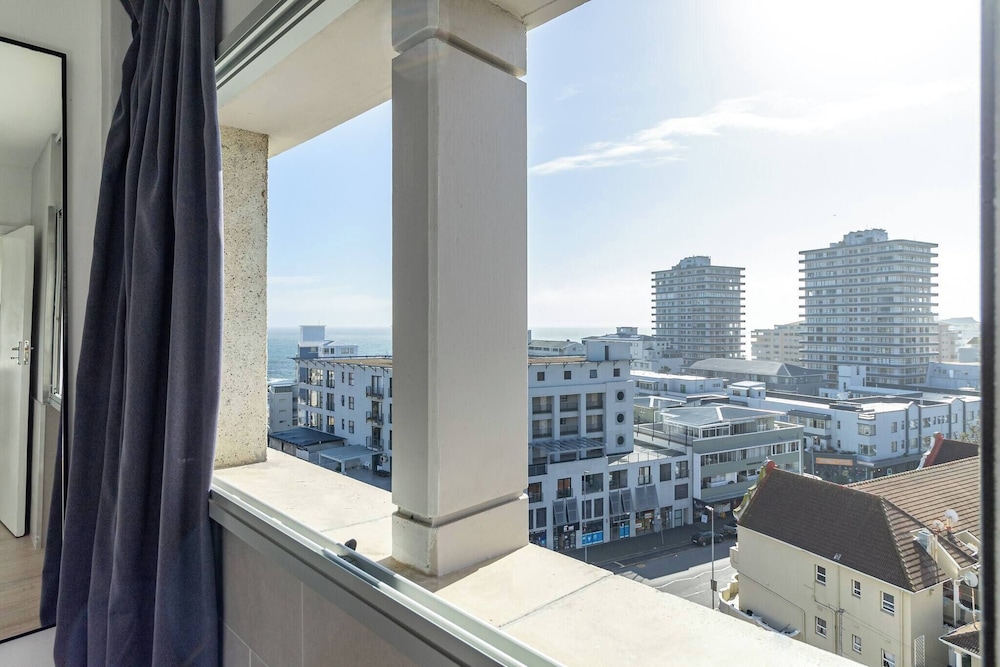 1 Bedroom Apartment, Seapoint, Cape Town