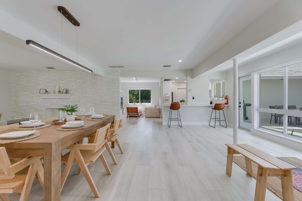 Sunshine Edit- Contemporary Yard and Near Beach