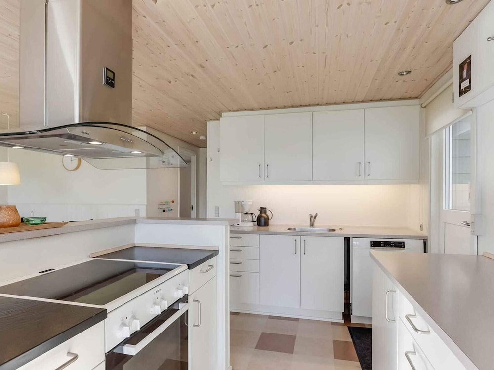 5 Star Holiday Home in Humble