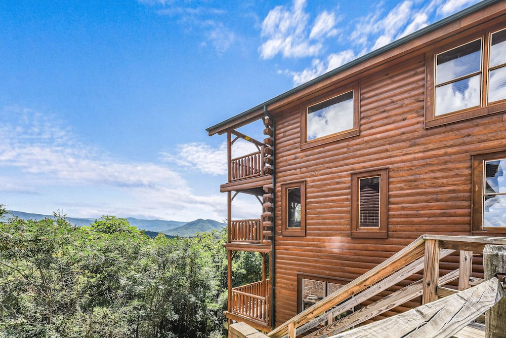 Extravagant View 3 Bedrooms 3 Bathrooms Cabin