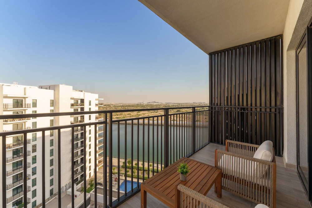 Exquisite Living w Scenic Canal Vws on Yas Island