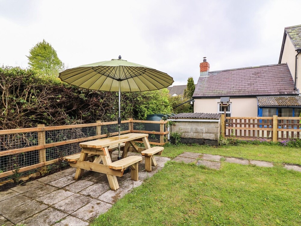 Cozy Cwtch Cottage