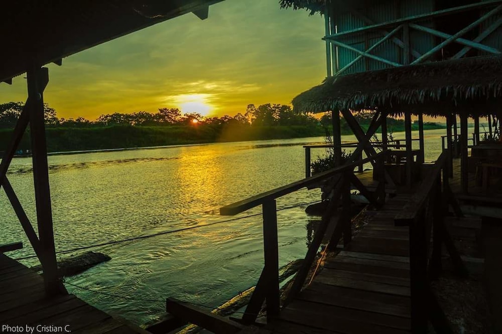 Kurupira Cabin Floating