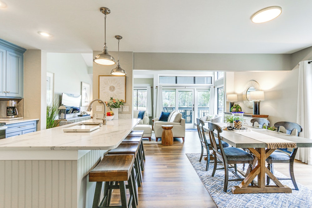 Walk to Community Beach: Coastal Carolina Condo