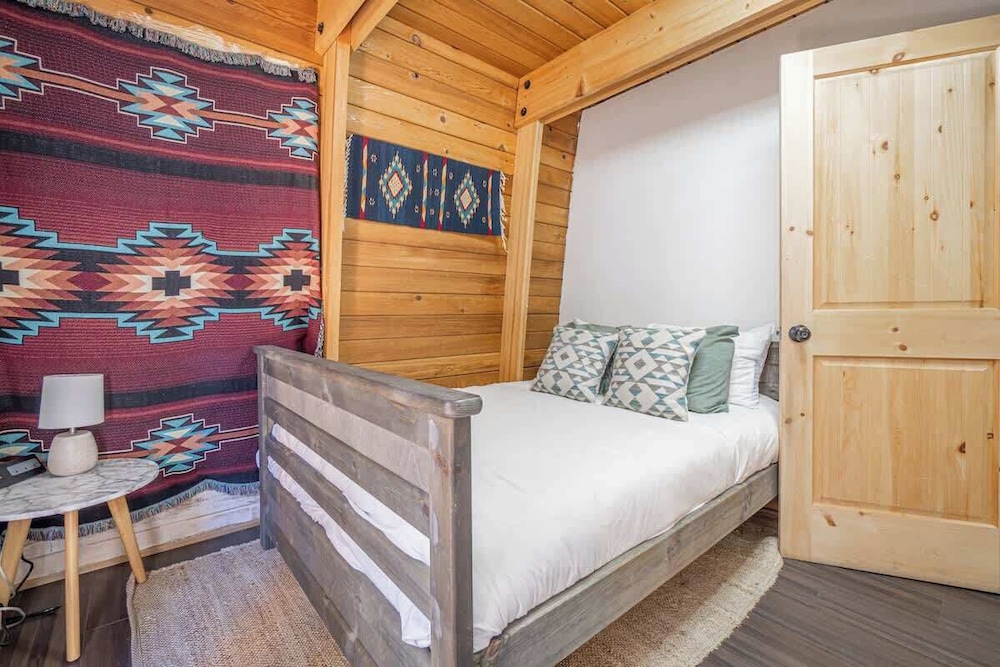 The Canoe Cabin
