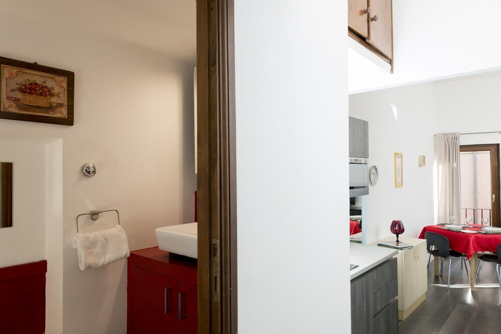 Caterina in Roma With 1 Bedrooms and 1 Bathrooms
