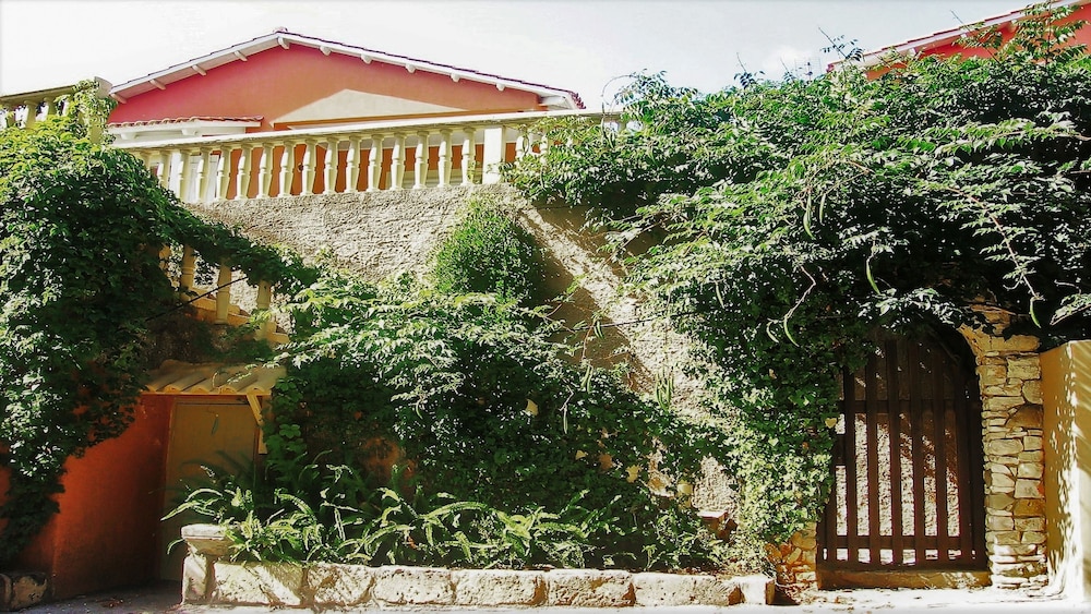 Mihaila Bungalows