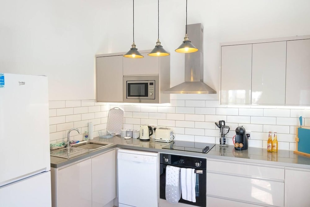 Charming 1-bed Apartment in Bournemouth Near sea view 4