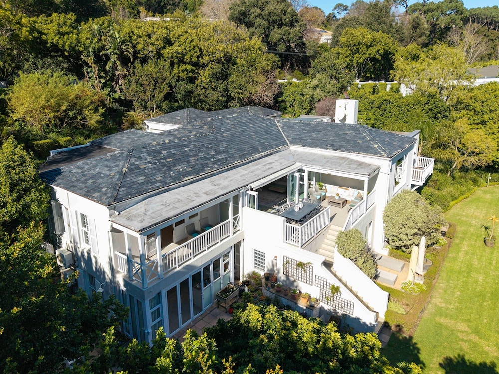 Unique Villa With Pool and Tennis Court