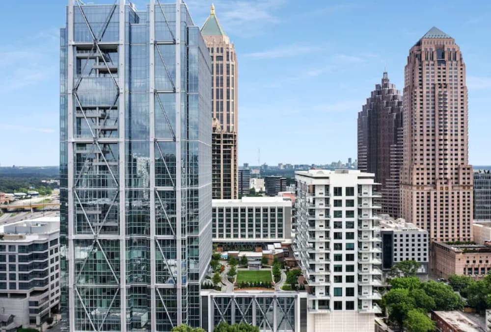 Royal Escape Midtown High Rise