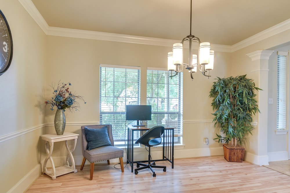 26 Mi to Houston: Spacious Home w/ Fenced Yard!
