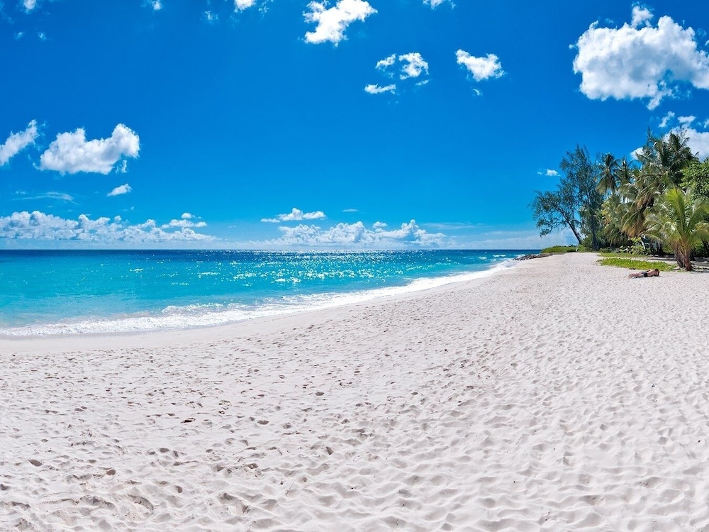 3 Min Walk to Beach - Blessed Manor by Bluescape