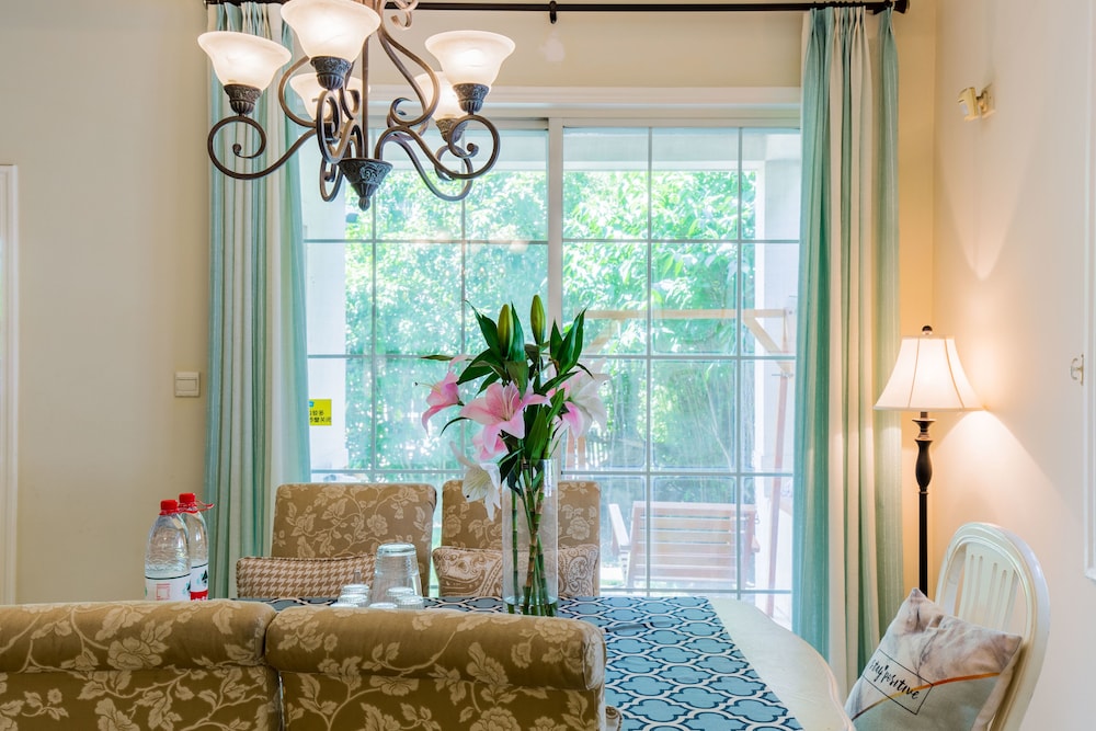 Cambridge Villa with 5 BRs