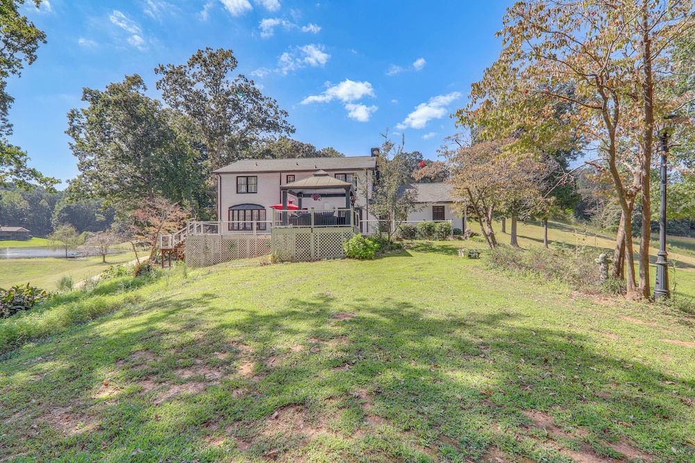 Game Room + Pond: Spacious Gainesville Getaway!